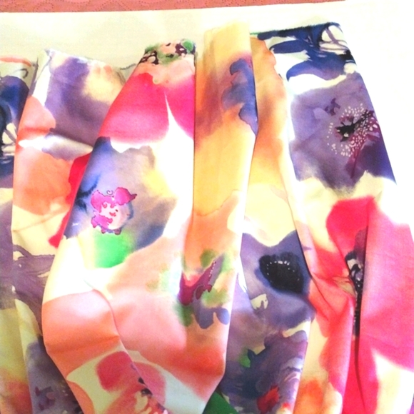 DESIGNER PINK RED FLOWER FABRIC,SATIN SHEEN - Picture 5 of 7